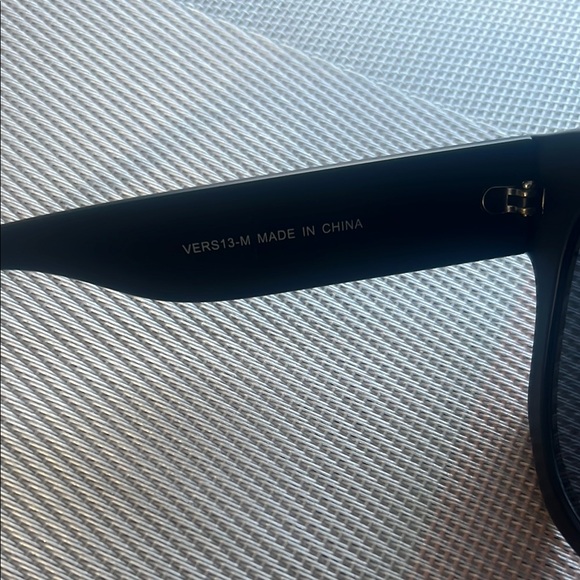 Classic Black Sunglasses - Picture 5 of 6